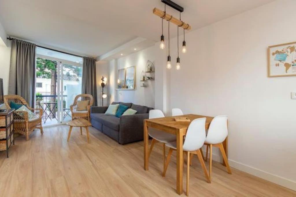 Playa Carihuela By Hdc Apartments Torremolinos Bagian luar foto
